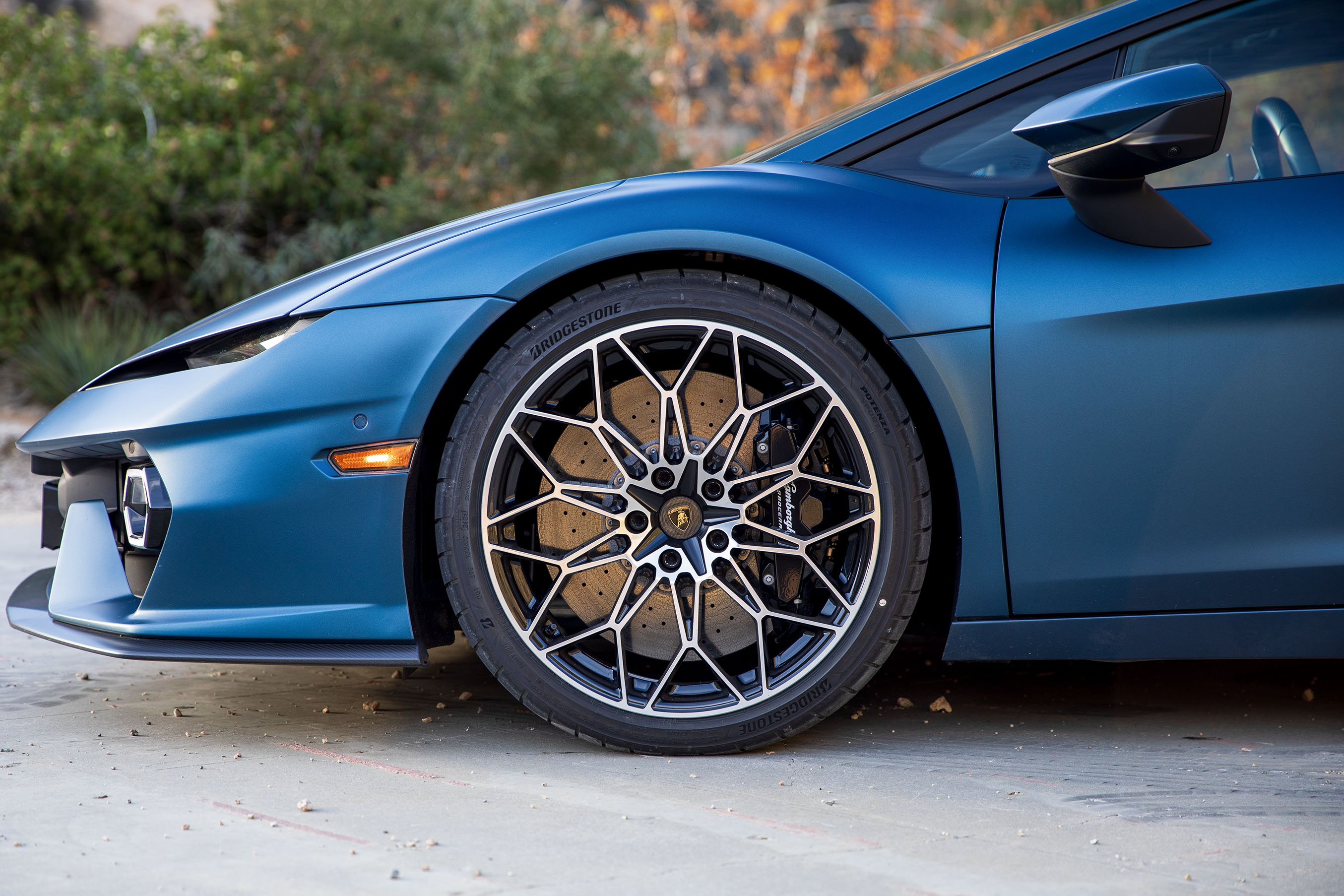 2026款兰博基尼Temerario插电式混合动力超级跑车侧面展示图