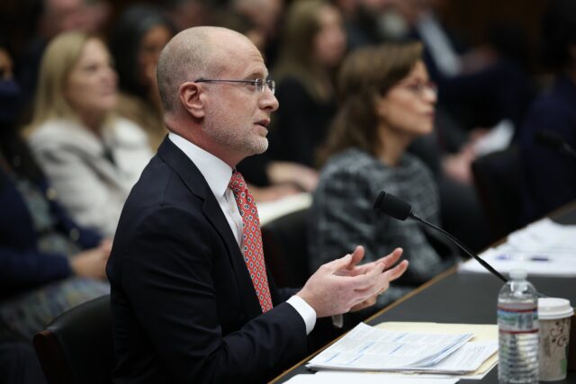 FCC力保生命线福利：确保只有活着的合法美国人受益