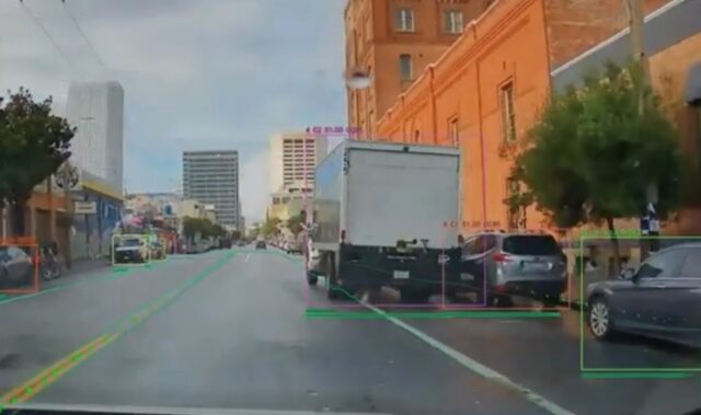 AI摄像头监控下的圣莫尼卡自行车道与海滩风光