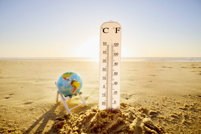 美国法院机构在政治压力下修改科学顾问文件，涉及AI与气候变化议题